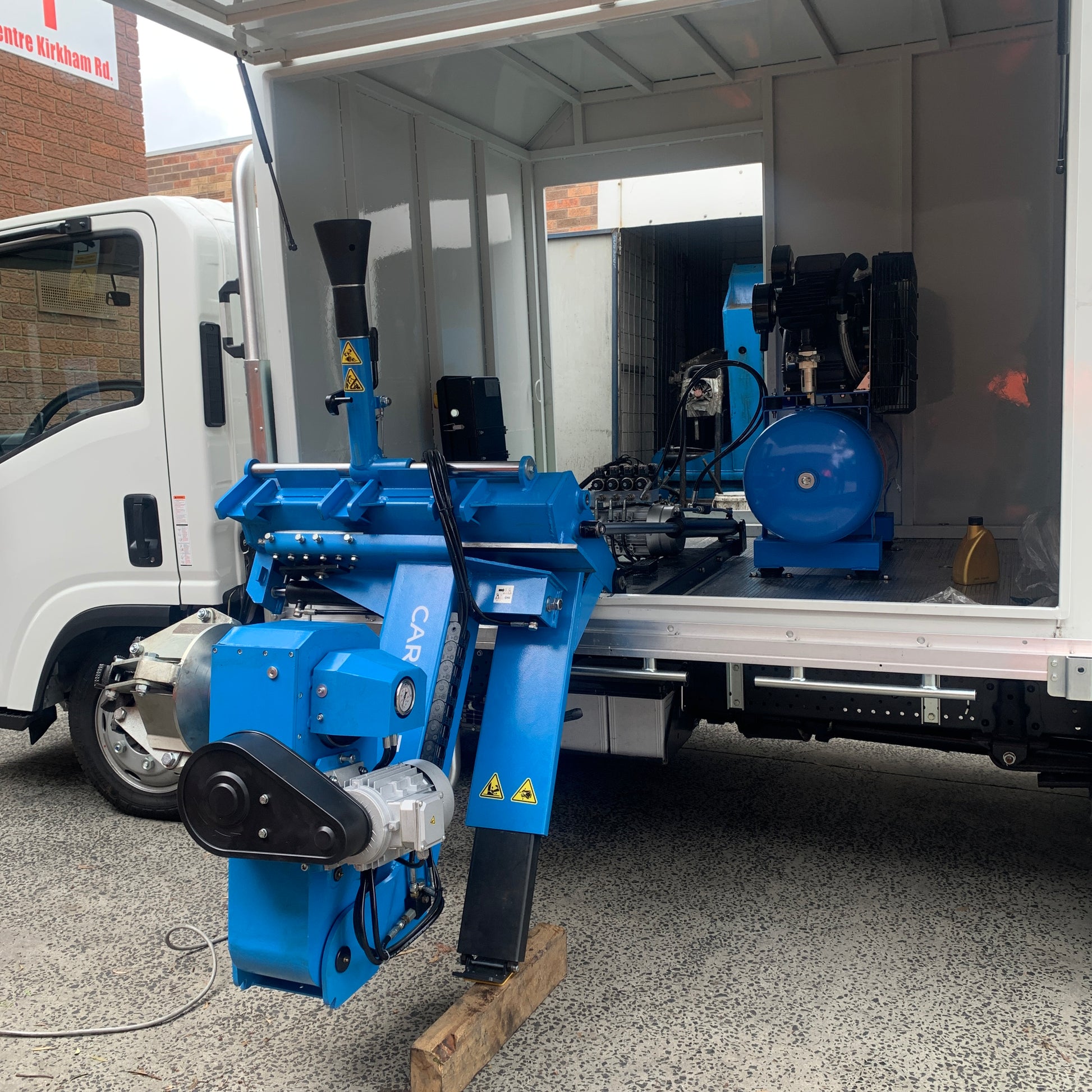 Portable On-Car Truck Tyre Fitting Machine TC008