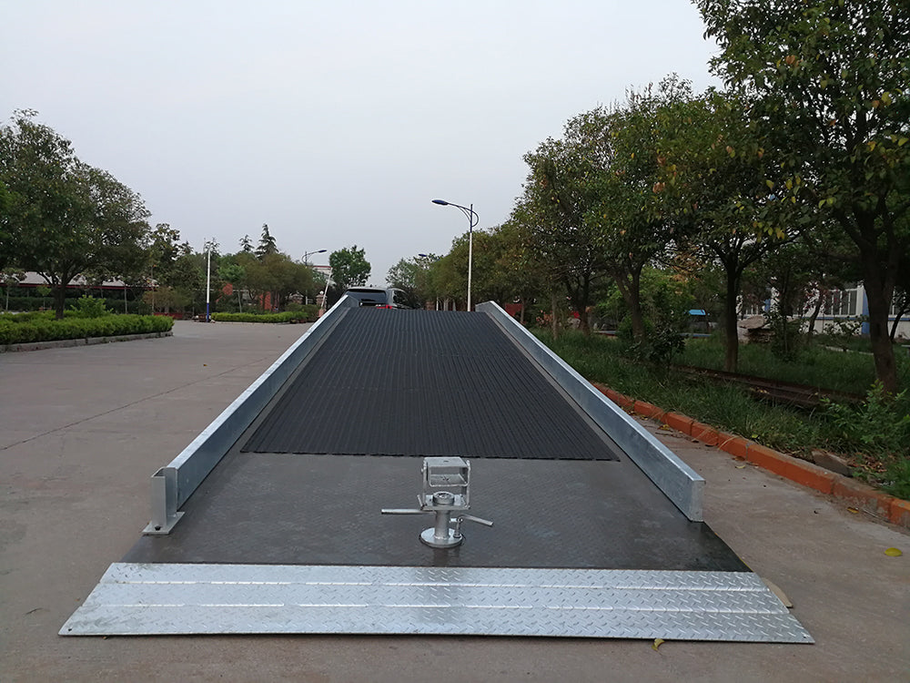 Container loading ramp