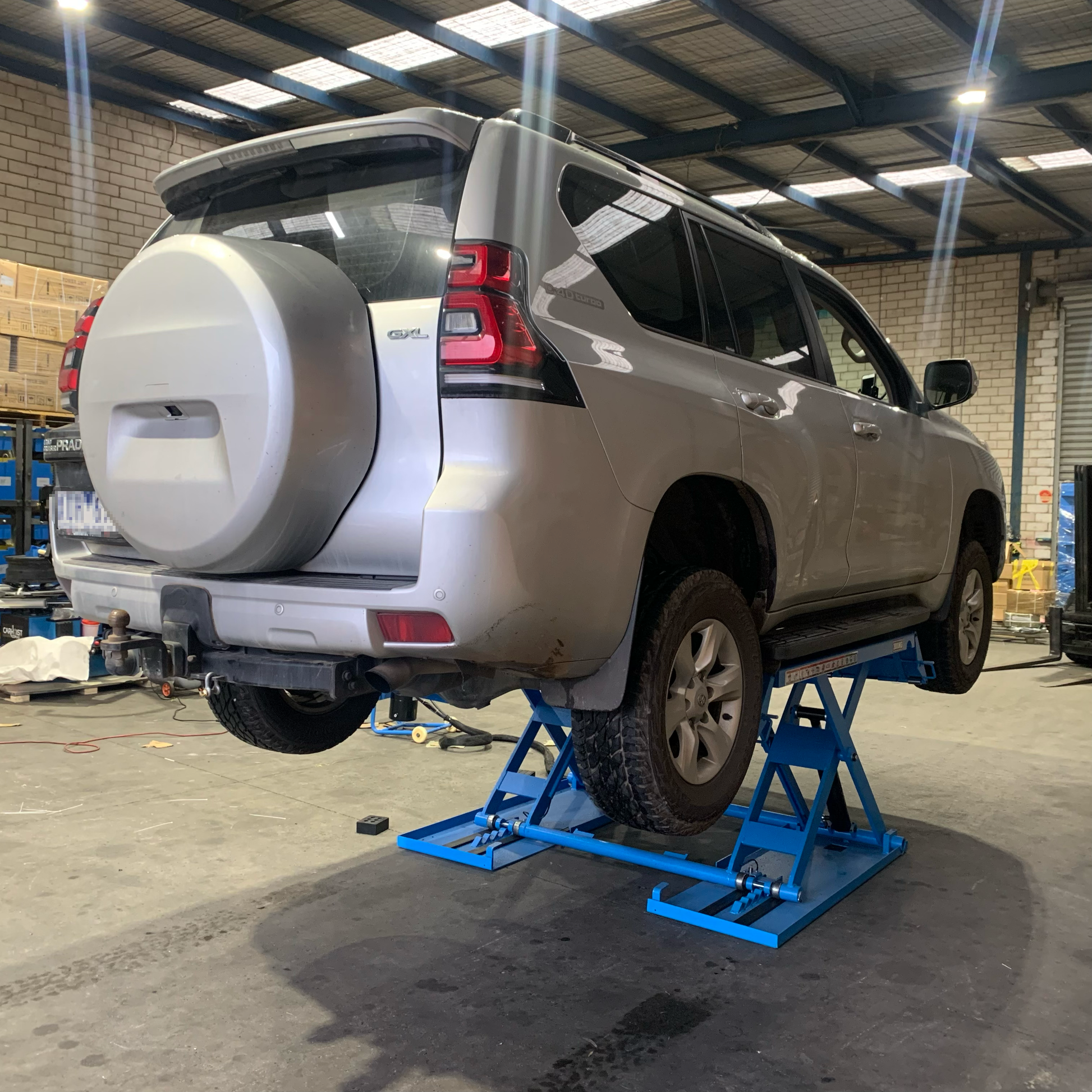 3T Portable Mid-Rise Scissor Car Hoist Lift SS330