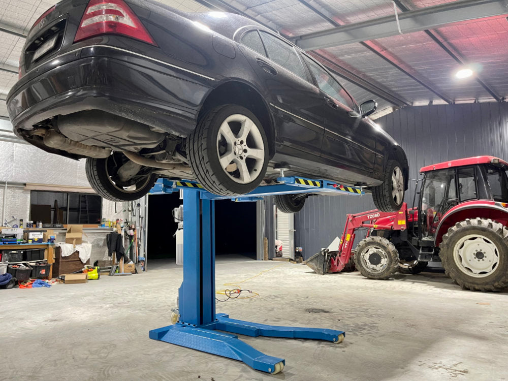 Single post car hoist