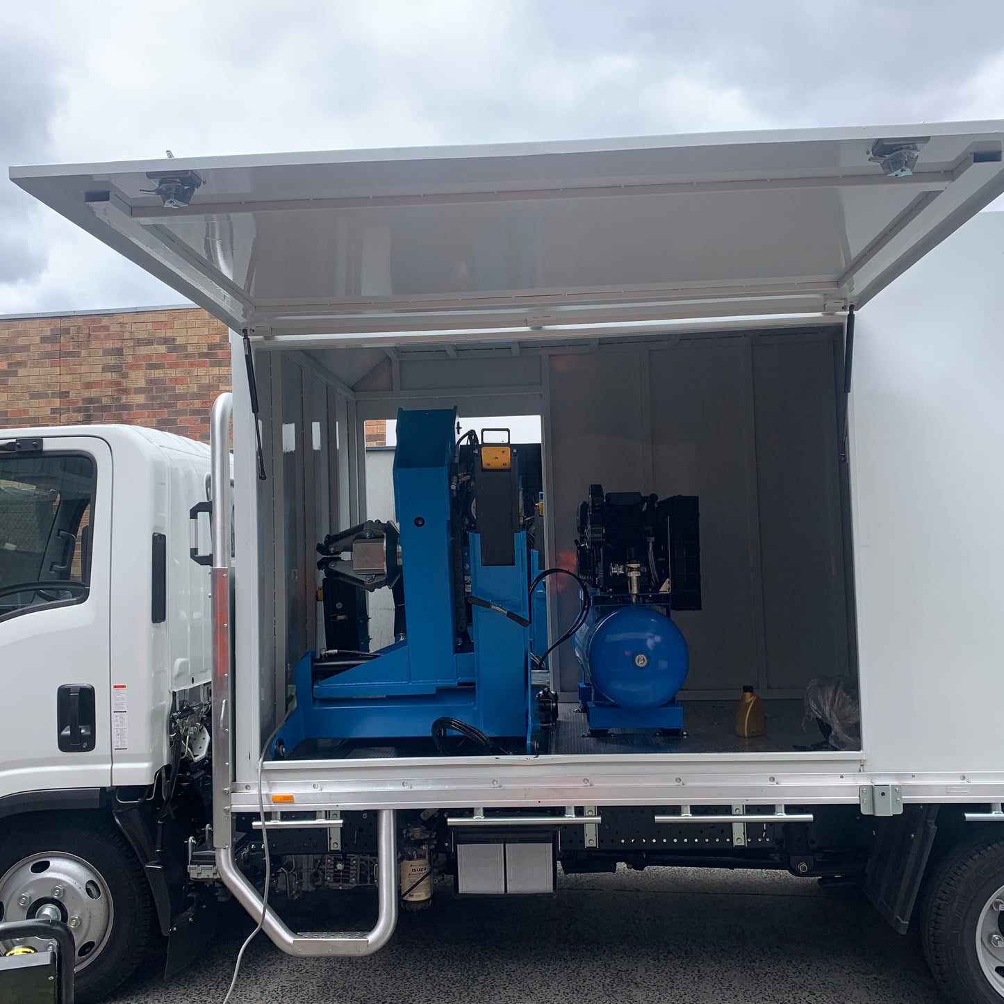 Portable On-Car Truck Tyre Fitting Machine TC008