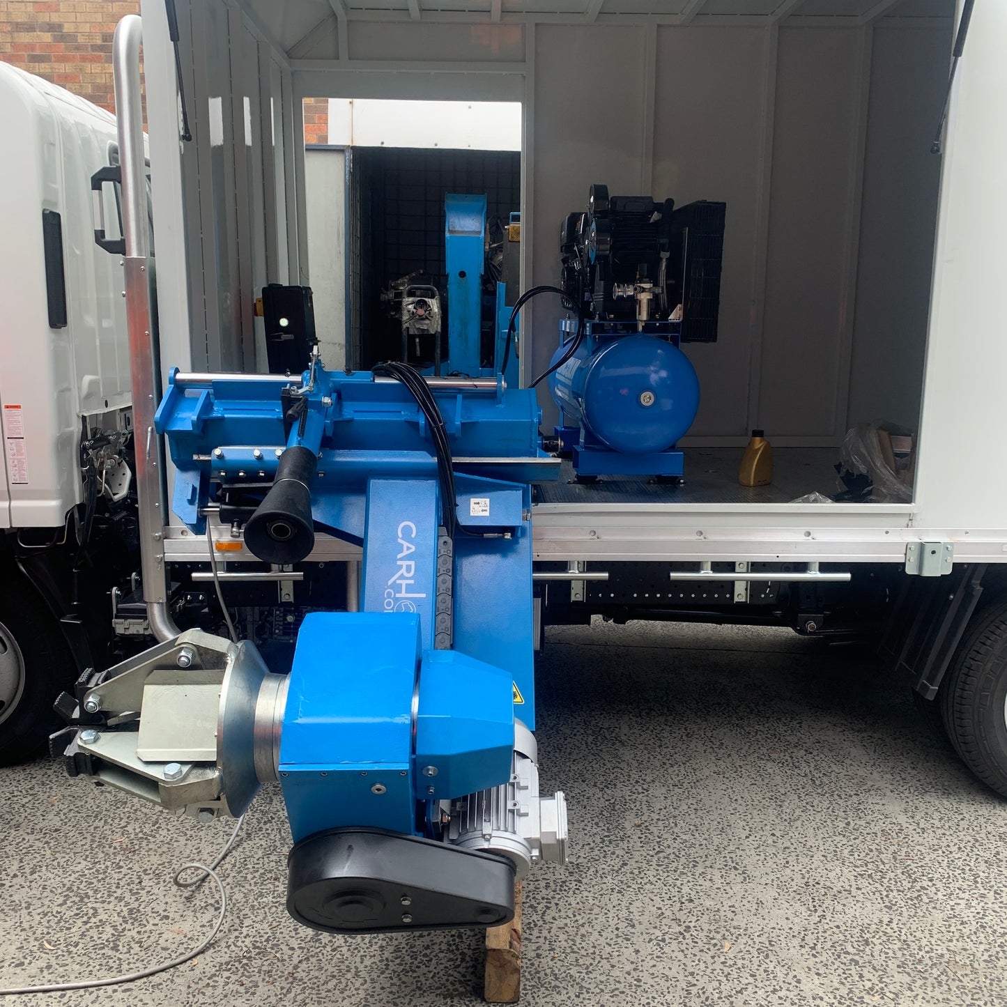 Portable On-Car Truck Tyre Fitting Machine TC008